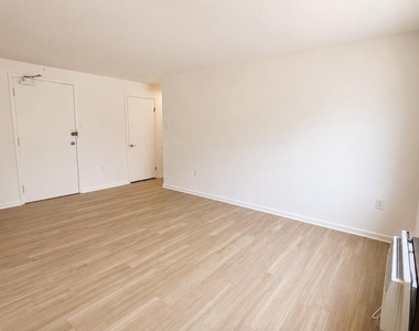 4465 Macarthur Boulevard Nw - Photo Thumbnail 14