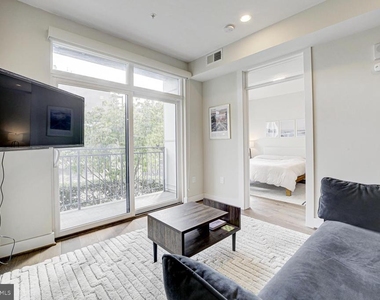 2337 Champlain Street Nw - Photo Thumbnail 4