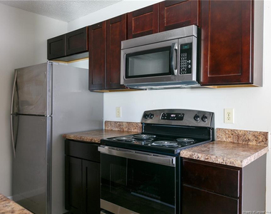 613 Mosswood Lane - Photo Thumbnail 6