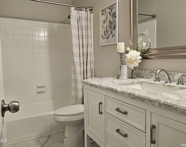 5906 Applewood Lane - Photo Thumbnail 7