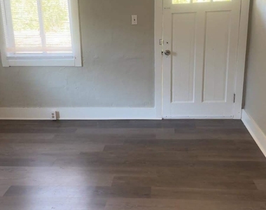 805 Rountree Avenue Se - Photo Thumbnail 1