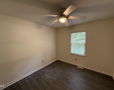 1506 Mc Donald Avenue - Photo Thumbnail 8