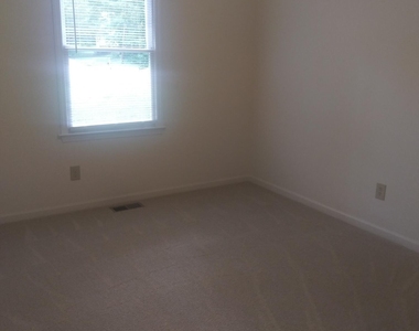 1506 Mc Donald Avenue - Photo Thumbnail 4