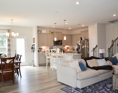 1634 Glacier Drive - Photo Thumbnail 7