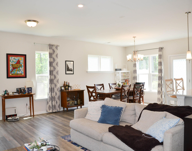 1634 Glacier Drive - Photo Thumbnail 8