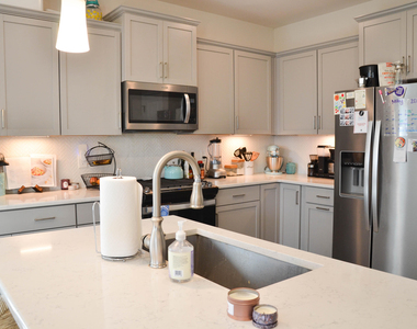1634 Glacier Drive - Photo Thumbnail 10
