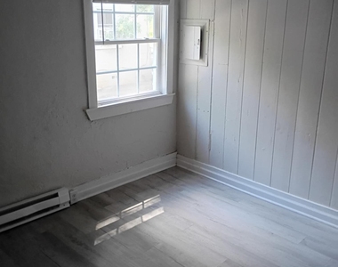 803 Rountree Street Se - Photo Thumbnail 4