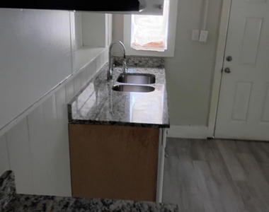 803 Rountree Street Se - Photo Thumbnail 2
