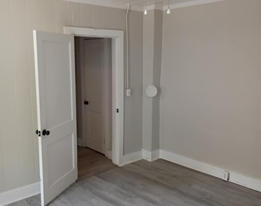 803 Rountree Avenue Se - Photo Thumbnail 5