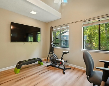 4002 Westfield Drive - Photo Thumbnail 27