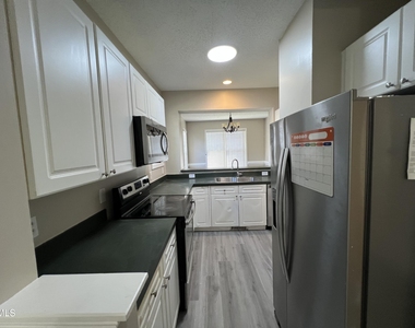 7706 Astoria Place - Photo Thumbnail 5