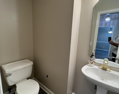 7706 Astoria Place - Photo Thumbnail 11
