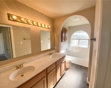 6417 Orange Blossom Way - Photo Thumbnail 8