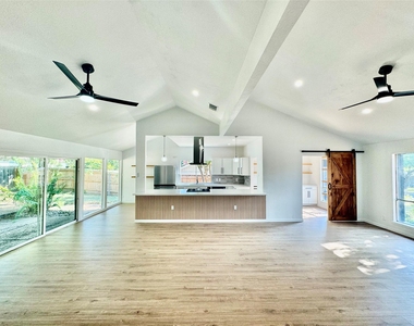 9506 Stonebridge Dr - Photo Thumbnail 10