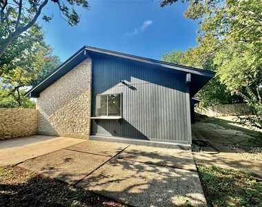 9506 Stonebridge Dr - Photo Thumbnail 12
