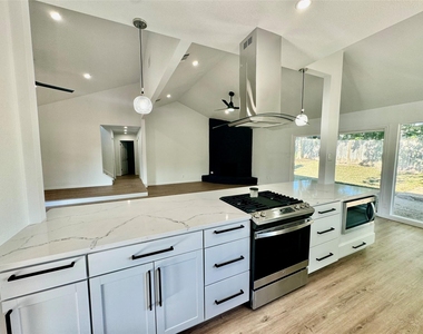 9506 Stonebridge Dr - Photo Thumbnail 8