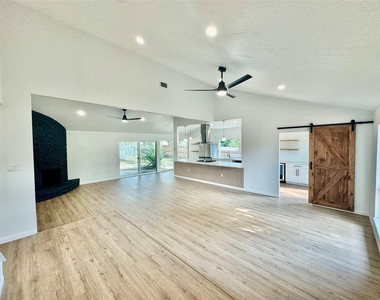9506 Stonebridge Dr - Photo Thumbnail 2