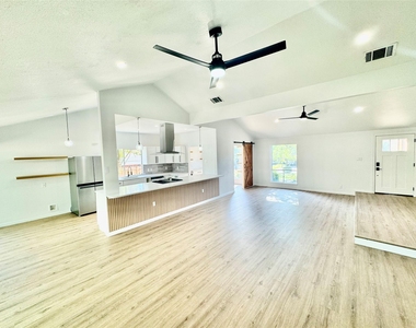 9506 Stonebridge Dr - Photo Thumbnail 11