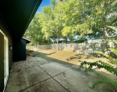 9506 Stonebridge Dr - Photo Thumbnail 15