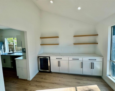 9506 Stonebridge Dr - Photo Thumbnail 4