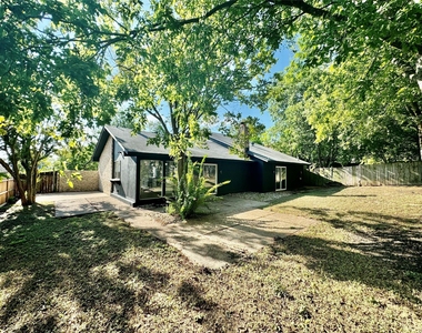 9506 Stonebridge Dr - Photo Thumbnail 14