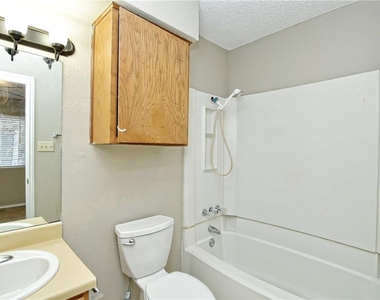 5401 Spring Meadow Rd - Photo Thumbnail 12
