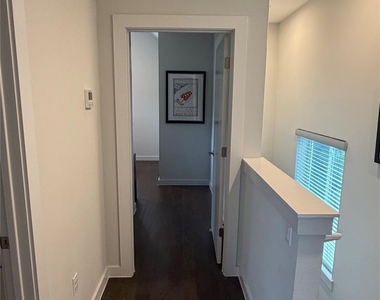 3612 Clary Way - Photo Thumbnail 11