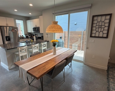3612 Clary Way - Photo Thumbnail 4