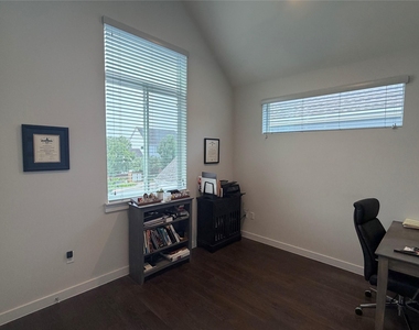 3612 Clary Way - Photo Thumbnail 9