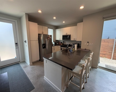 3612 Clary Way - Photo Thumbnail 5