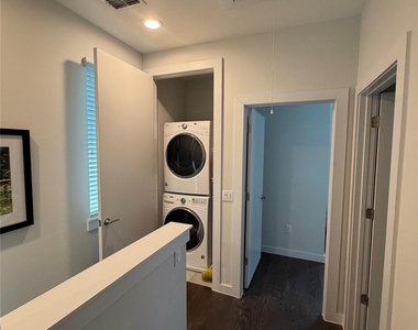 3612 Clary Way - Photo Thumbnail 12