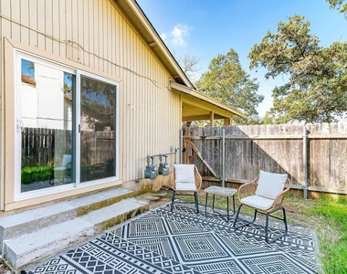 5405 Brompton Cir - Photo Thumbnail 6