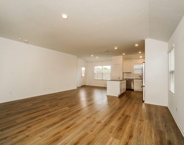 341 Madrid St - Photo Thumbnail 12