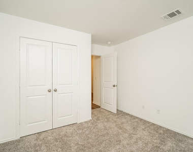 341 Madrid St - Photo Thumbnail 19