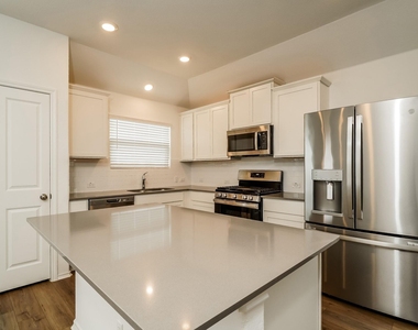 341 Madrid St - Photo Thumbnail 9