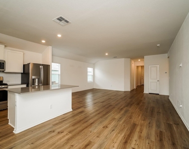 341 Madrid St - Photo Thumbnail 7