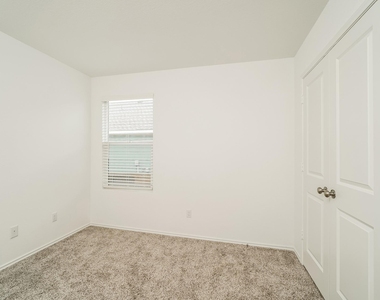 341 Madrid St - Photo Thumbnail 18
