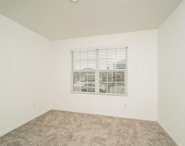 341 Madrid St - Photo Thumbnail 20