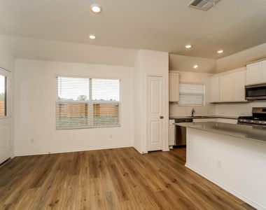 341 Madrid St - Photo Thumbnail 8