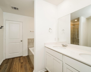 341 Madrid St - Photo Thumbnail 16