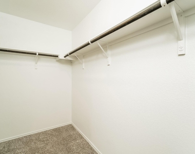 341 Madrid St - Photo Thumbnail 23