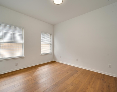 4601 Eilers Ave - Photo Thumbnail 15