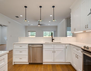 4601 Eilers Ave - Photo Thumbnail 7
