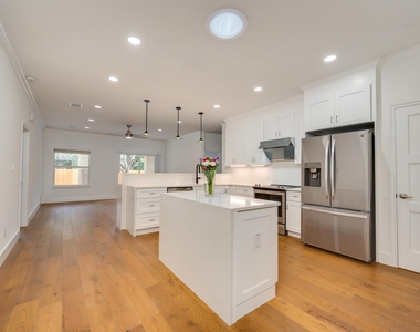 4601 Eilers Ave - Photo Thumbnail 9