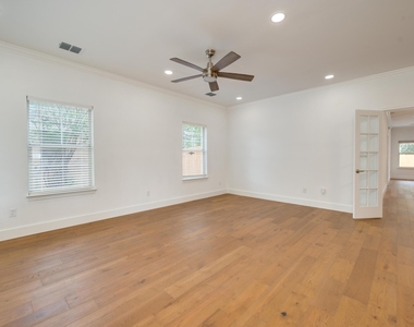 4601 Eilers Ave - Photo Thumbnail 14