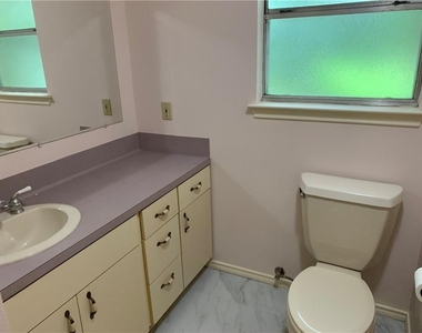 4428 Gillis St - Photo Thumbnail 7