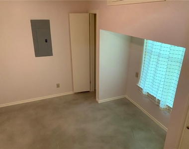 4428 Gillis St - Photo Thumbnail 15