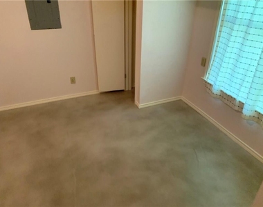 4428 Gillis St - Photo Thumbnail 16