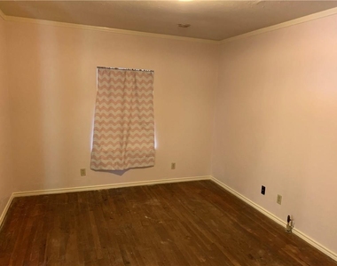 4428 Gillis St - Photo Thumbnail 4