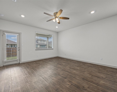 231 Lavaca River Ln - Photo Thumbnail 2